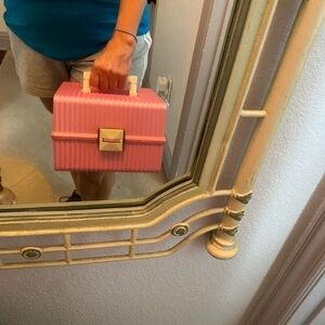 VINTAGE SASSABY pink make up organizer/ storage train case.pre-owned model 101